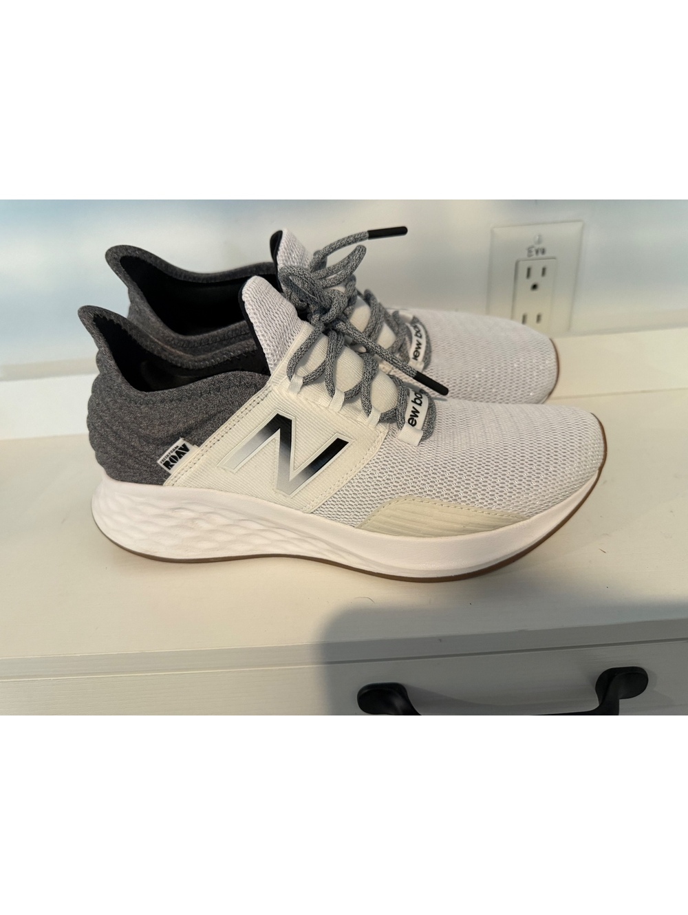New Balance women's Roav Sneakers Size 9 White and Gray